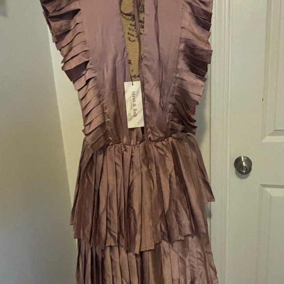 Strut & Bolt Mauve Pleated layered Dress size large - Picture 6 of 8